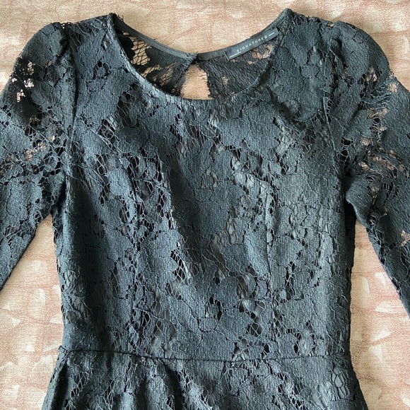 BACKLESS LACE DRESS - Picture 5 of 14